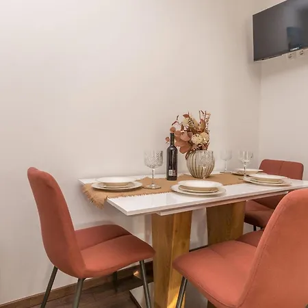 1 Bedroom Beautiful In Apartment *