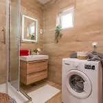 1 Bedroom Beautiful In Apartment *